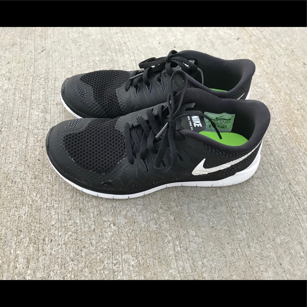 Nike Free 5.0 5Y Black & White